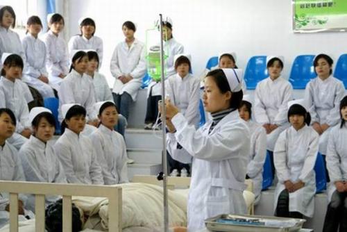 成都龙泉华西卫校护理专业怎么样
