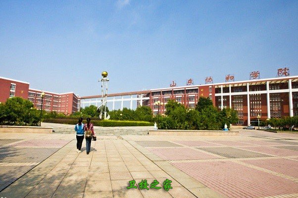 学校大门