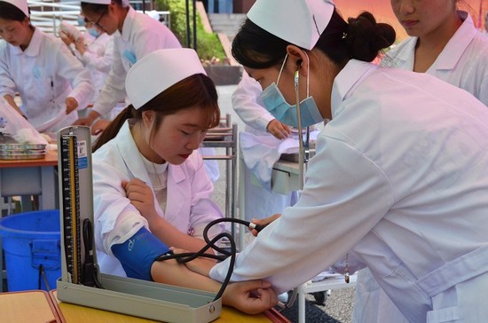 三峡联合职业大学招生老师QQ及电话