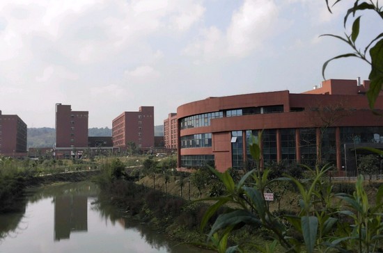 三峡联合职业大学寝室宿舍条件与学校食堂环境图片